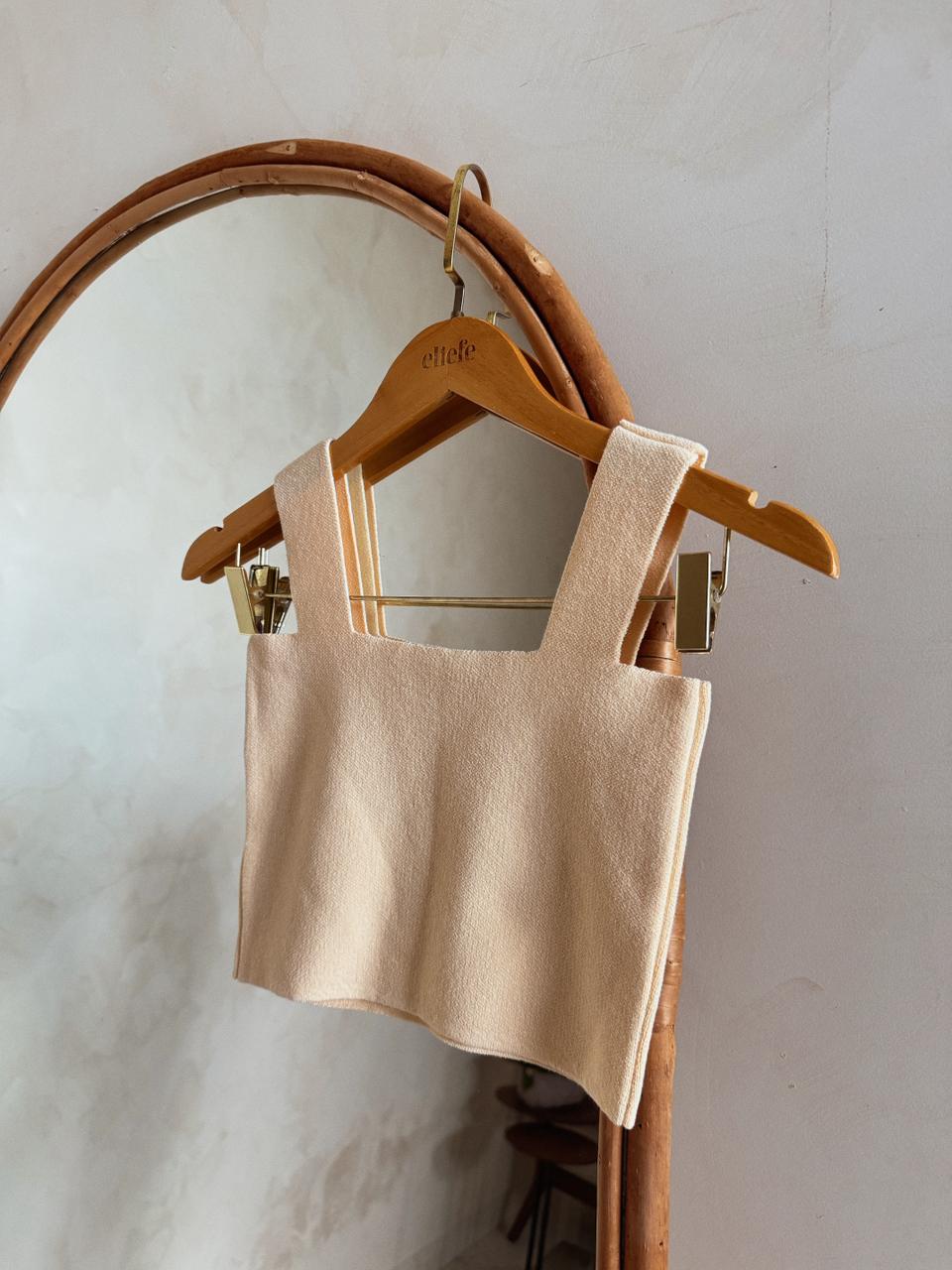 Top Reto Lisa em Tricot