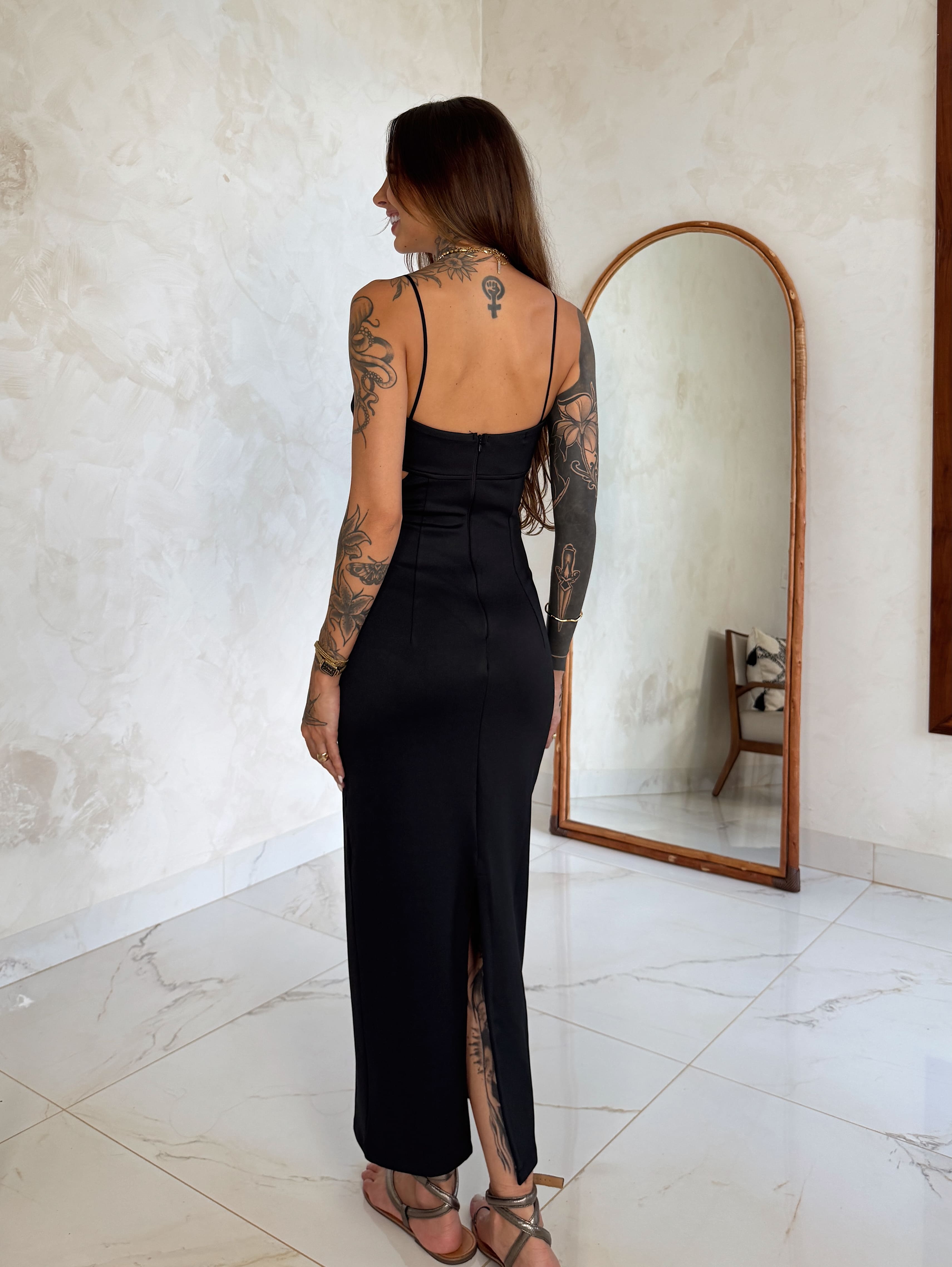 Vestido Midi Noir - Detalhe em Recorte