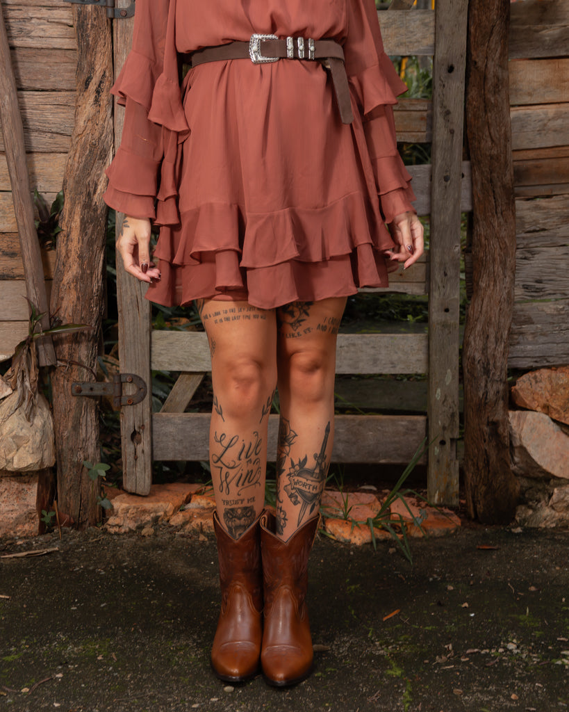 Vestido Curto Boho Gaia – Manga Longa e Babados