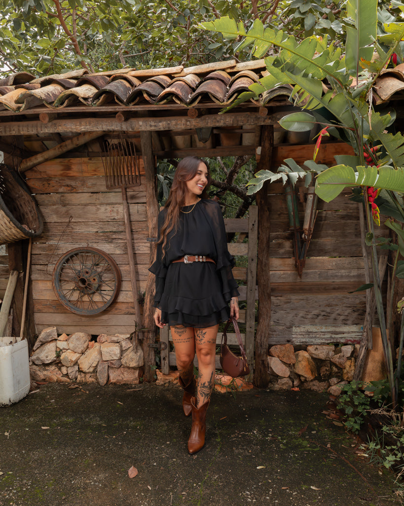 Vestido Curto Boho Gaia – Manga Longa e Babados