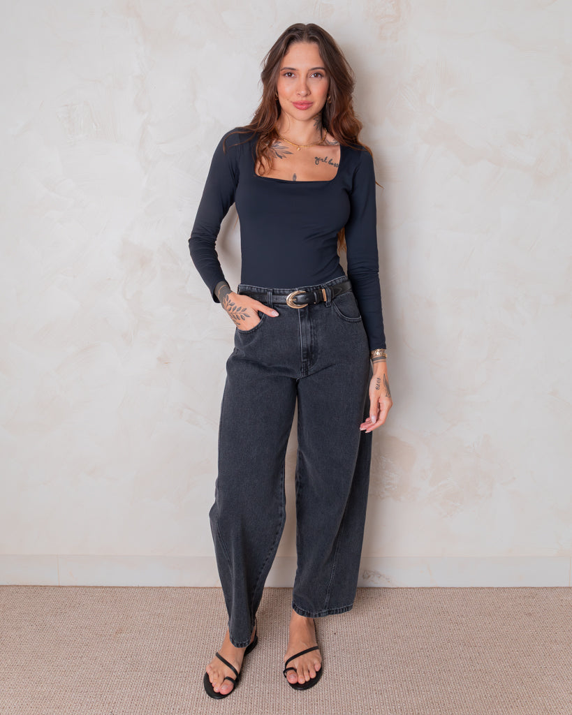 Calça Jeans Barrel-  Lavagem Black Estonada