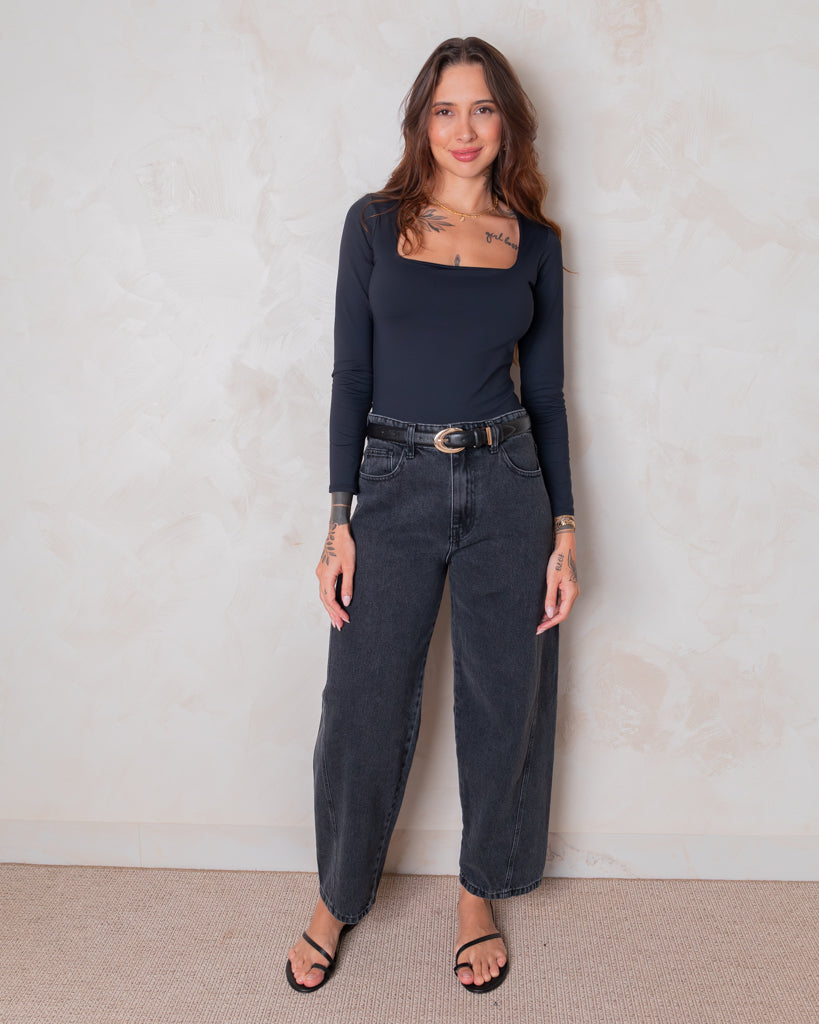 Calça Jeans Barrel-  Lavagem Black Estonada