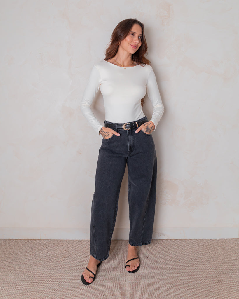Calça Jeans Barrel-  Lavagem Black Estonada