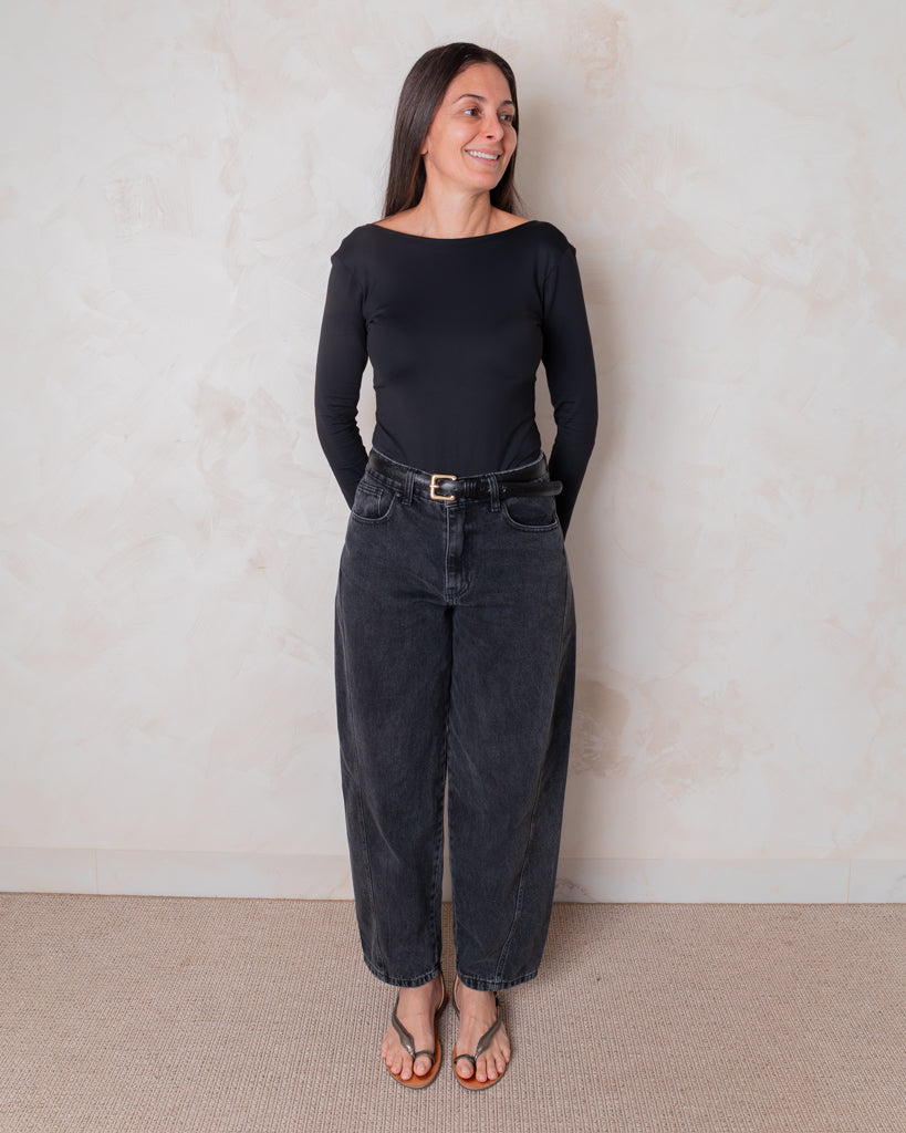 Calça Jeans Barrel-  Lavagem Black Estonada