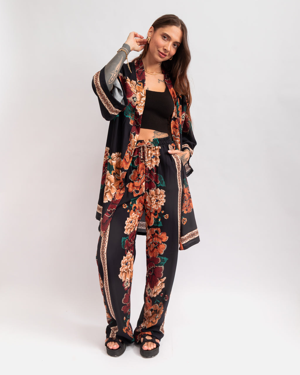 Calça Pantalona Estampa Floral Bordado
