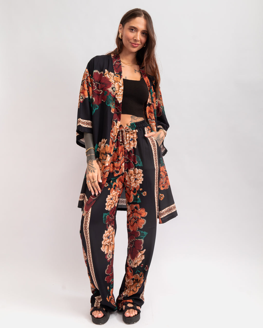 Calça Pantalona Estampa Floral Bordado