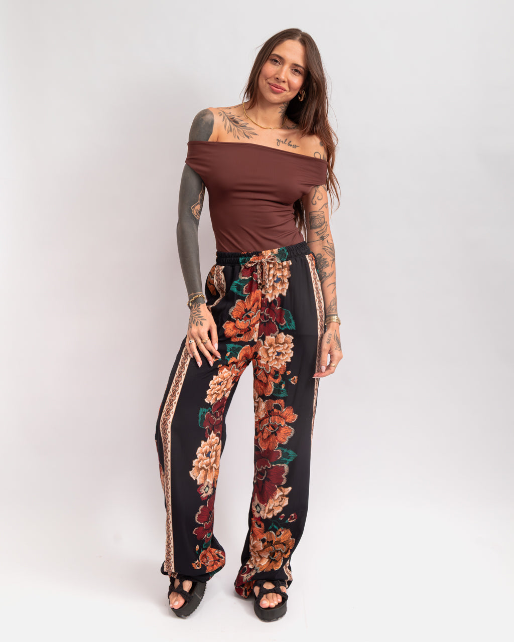 Calça Pantalona Estampa Floral Bordado
